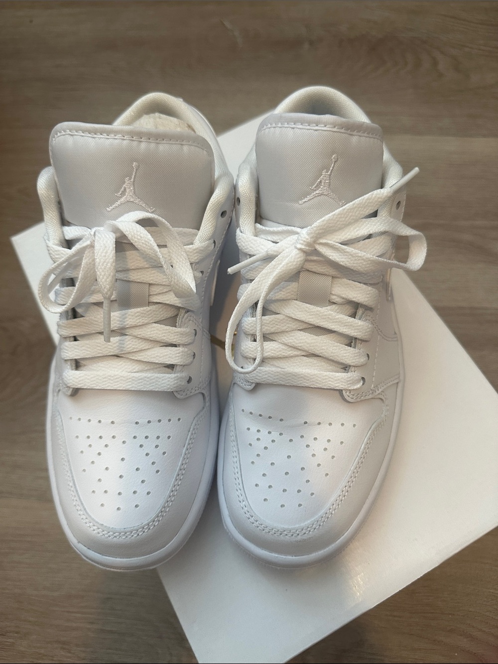 Nike Air Jordan women’s White Leather Sneakers
